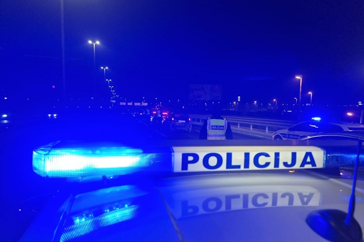 Prevario baku od 79 godina i prepisao njezin auto na obitelj?!